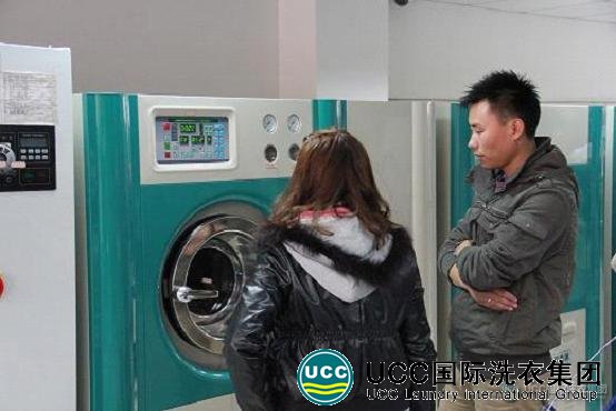 全套洗衣店设备总共要多少钱呢？