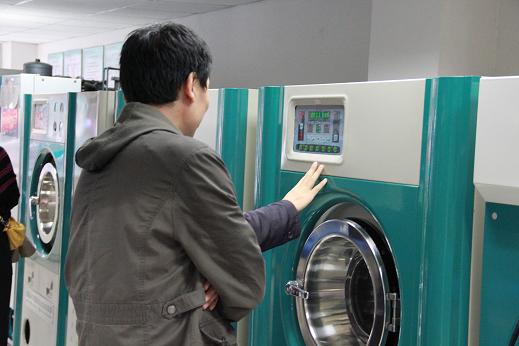 如何选购北京干洗机器呢？