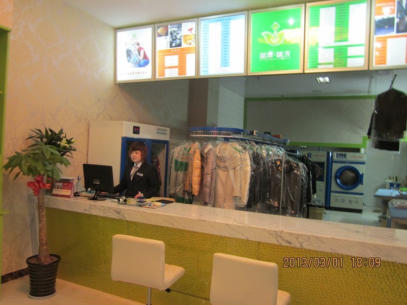 开个干洗店预估能赚钱吗？品岸精洗品牌加盟怎么样？