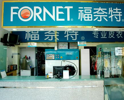 学校开干洗店怎样呢？