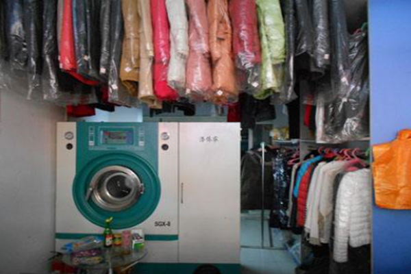 爱衣坊干洗店加盟：如何在一年内实现盈利?完整投资成本与回报分析