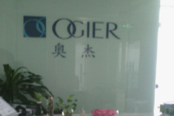 奥杰干洗店加盟设备价格多少？性价比高的设备套餐，为你节省成本