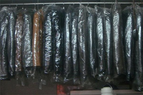 亨利干洗店加盟设备价格多少？清晰设备价格体系，投资更明智
