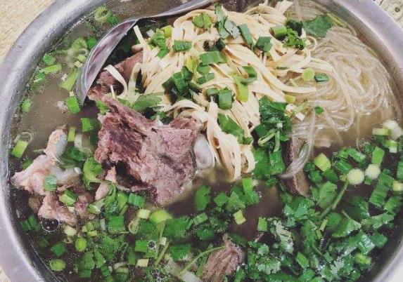 长沙开家牛肉汤店投资一般需要多少钱？50㎡店铺投资11.3万