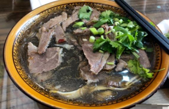 长沙开家牛肉汤店投资一般需要多少钱？50㎡店铺投资11.3万