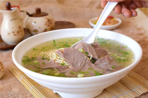 长沙开家牛肉汤店投资一般需要多少钱？50㎡店铺投资11.3万