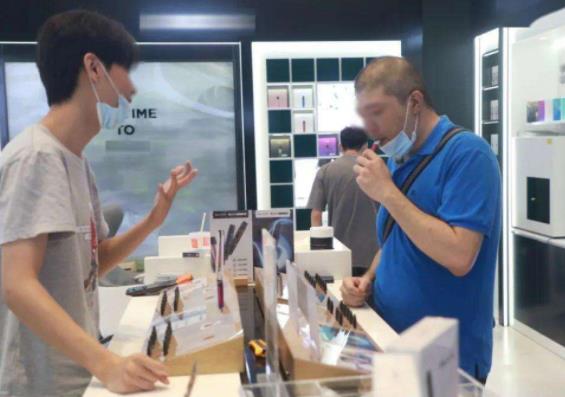 河北开家电子烟专卖店投资一般需要多少钱？30㎡店铺投资9.8万