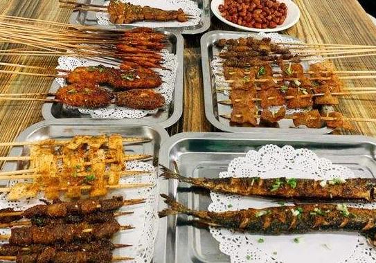 河南开家烧烤店投资一般需要多少钱？20㎡店铺投资10万