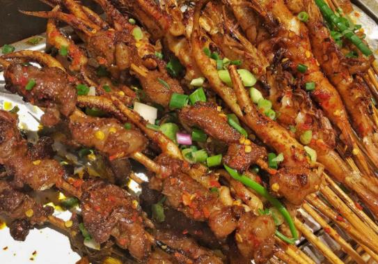 河南开家烧烤店投资一般需要多少钱？20㎡店铺投资10万