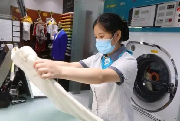 加盟洗衣店挣钱吗?一年收入30万不是梦!