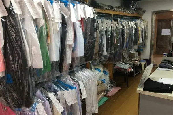 建英干洗加盟设备价格多少？性价比高，合理投资开启财富之路