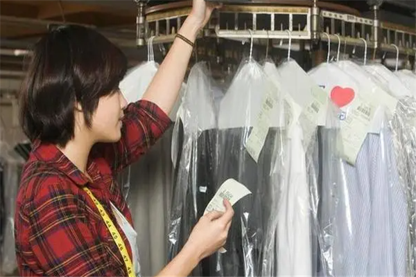 艺燕洗衣设备选择，影响服务质量和客户体验