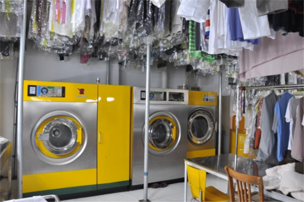 玉兰干洗店加盟：设备投资与运营成本指南