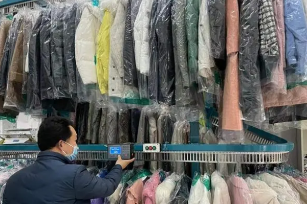 在水衣坊洗衣