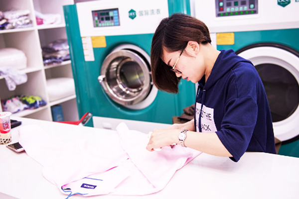 洗衣干洗加盟，一步到位创业!ucc国际洗衣全程扶持