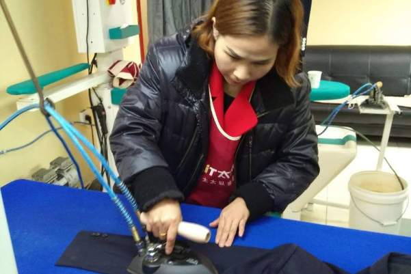 凤琼洗衣