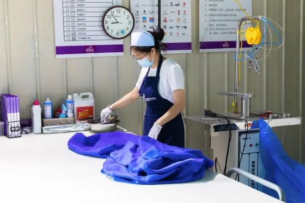 潮辉干洗加盟，创业路上的好伙伴，品牌提供全力支持!
