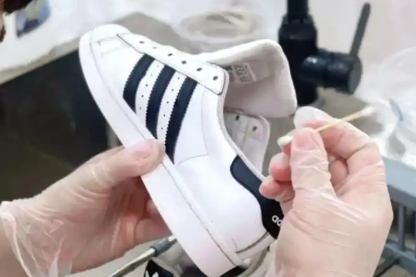 洁净洗衣洗鞋