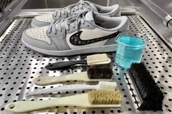 玩偶洗鞋