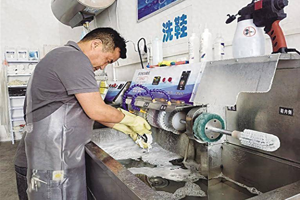 足迹洗鞋馆加盟设备价格分析：高性价比，投资好选择