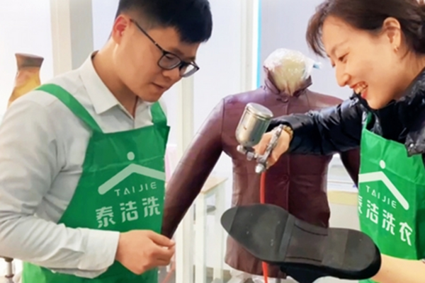 投资泰洁干洗店加盟成本分析：精打细算，收益最大化