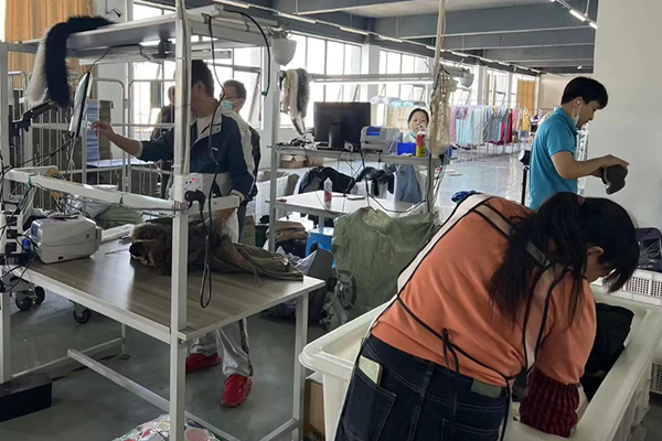 喜鞋先生加盟设备如何？专业定制满足需求，共创财富未来不是梦