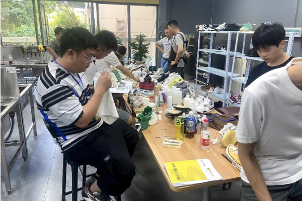 玩偶洗鞋