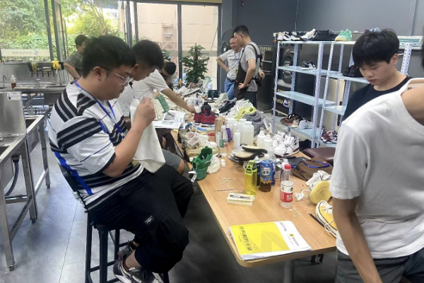玩偶洗鞋