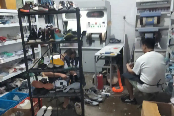 鲸宝洗鞋馆加盟设备怎么样？一站式配备，开启赚钱加速度