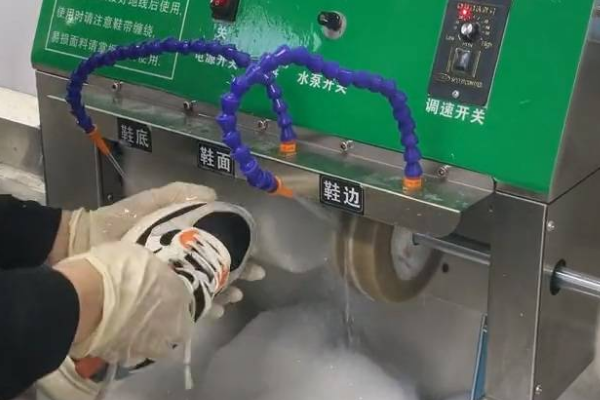 班小兔洗鞋