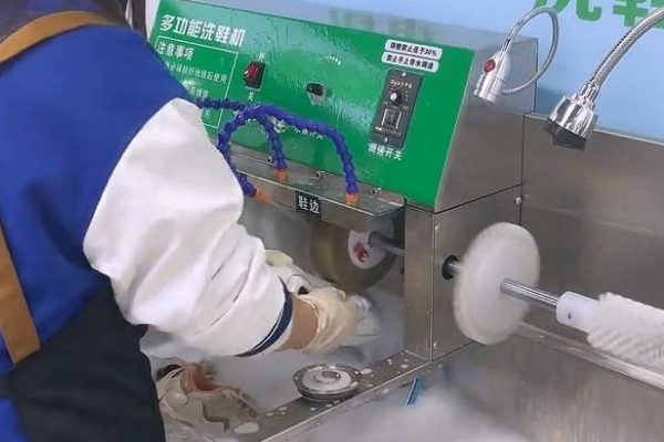 班小兔洗鞋